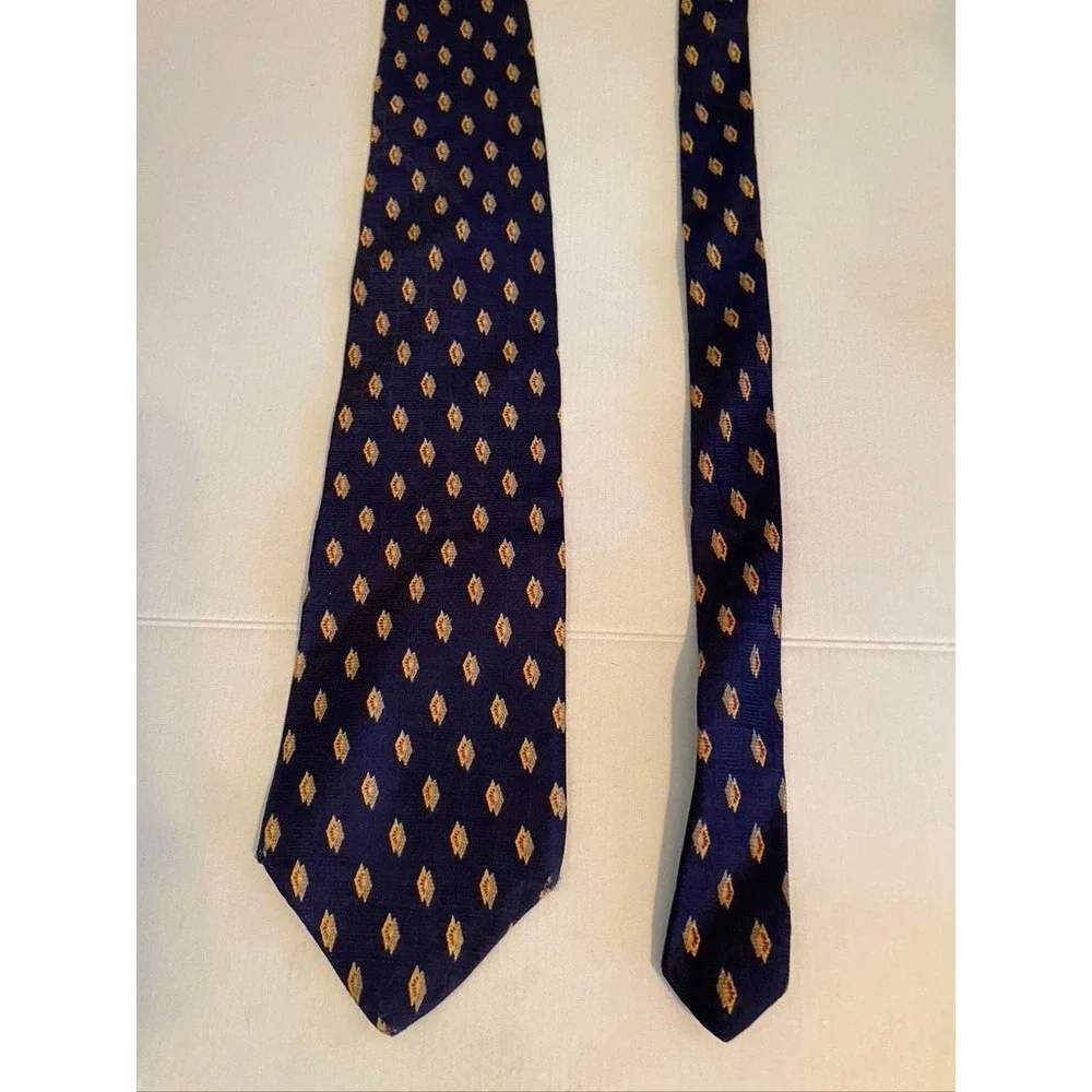 Umberto Bossi Roma Milano Mens Silk Tie Navy Blue Gold Geometric Diamond Pattern